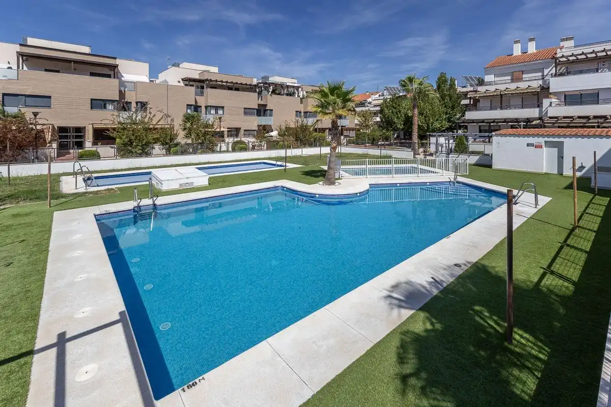 Schwimmbecken von Wohnung zum Verkauf in Loma Verde