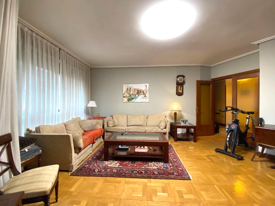 Sala d'estar de Pis en venda en Vitoria - Gasteiz amb Calefacció, Terrassa i Traster