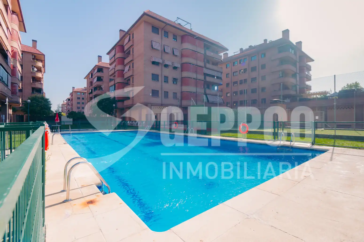 Piscina de Casa adosada en venta en Alcalá de Henares con Calefacción, Terraza y Piscina comunitaria