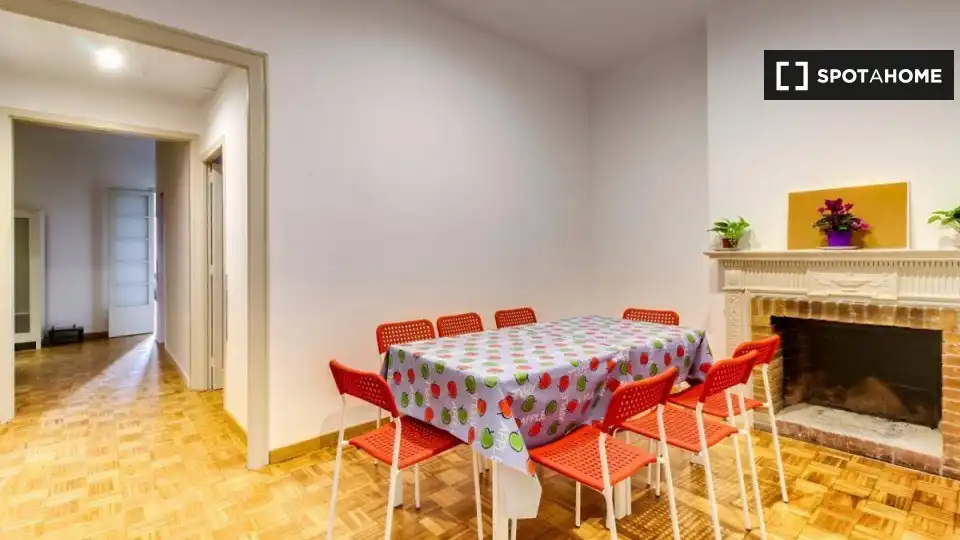 Comedor de Piso de alquiler en Barcelona con Aire acondicionado, Calefacción y Amueblado