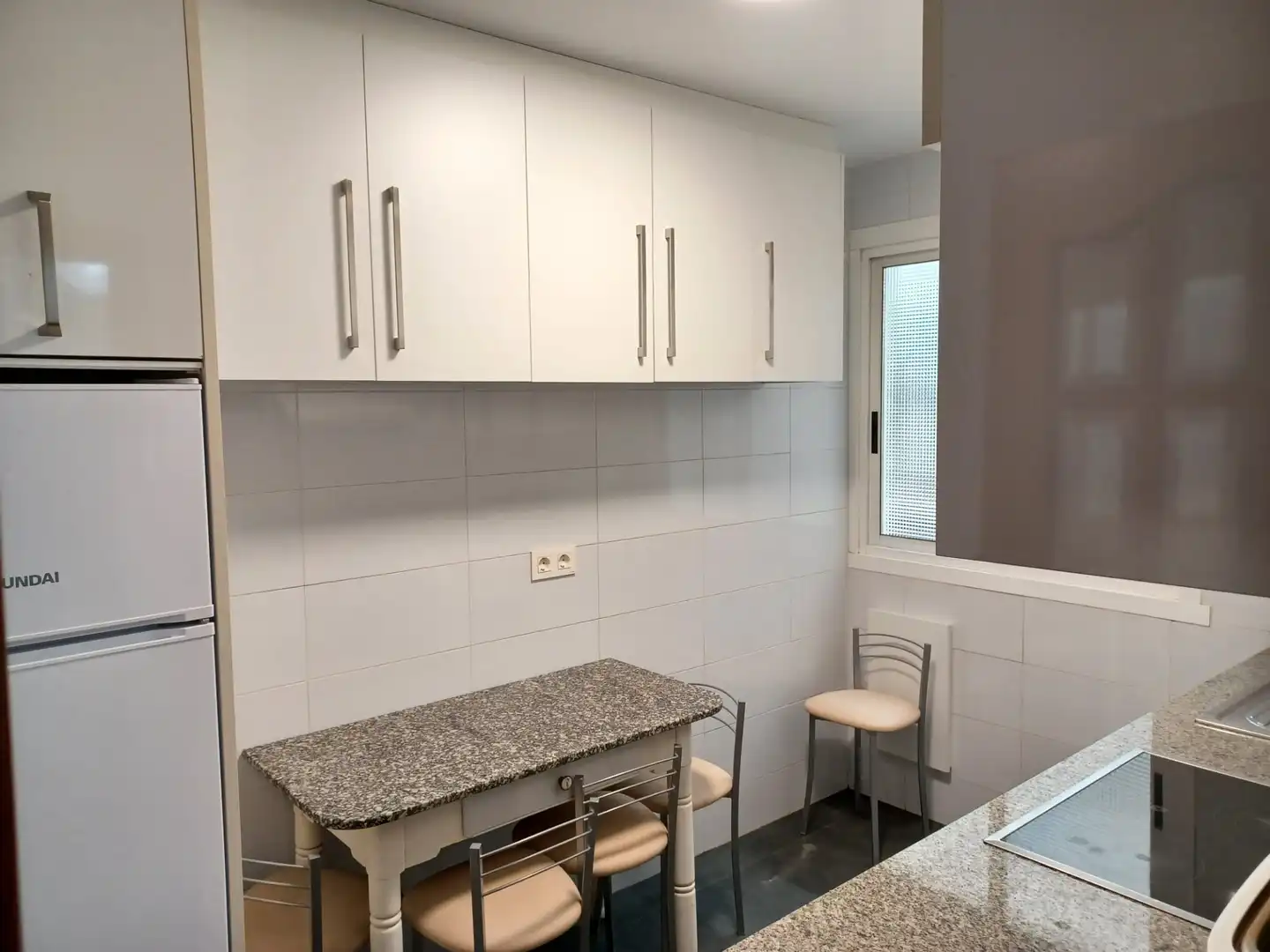 Küche von Wohnung zur Miete in Santiago de Compostela  mit Heizung, Terrasse und Möbliert
