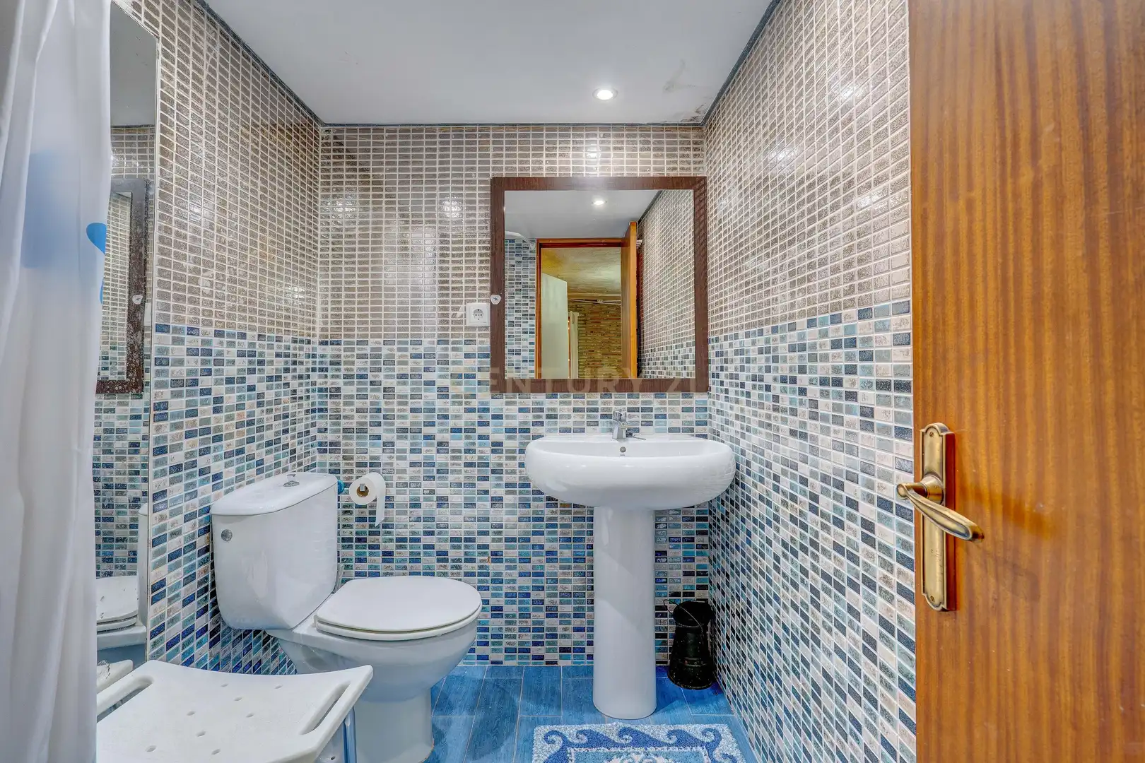 Badezimmer von Einfamilien-Reihenhaus zum Verkauf in Anguciana mit Privatgarten, Abstellraum und Schwimmbad