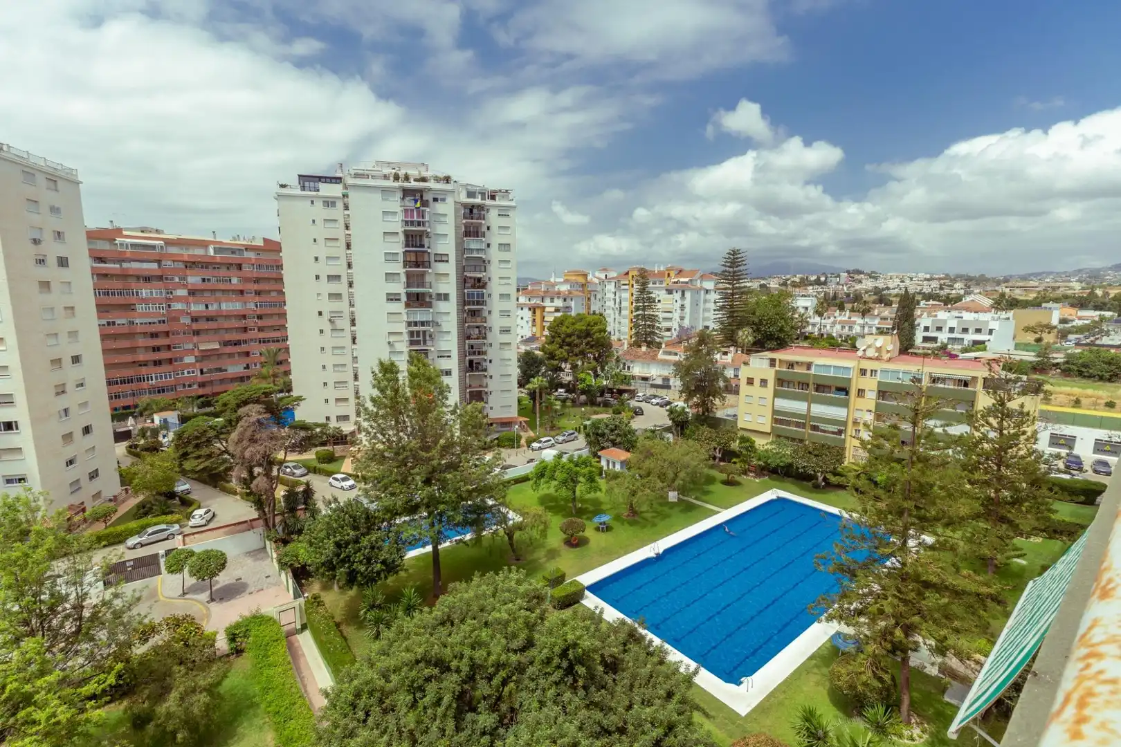 Schwimmbecken von Wohnung zum Verkauf in Fuengirola mit Klimaanlage, Heizung und Gemeinschaftspool