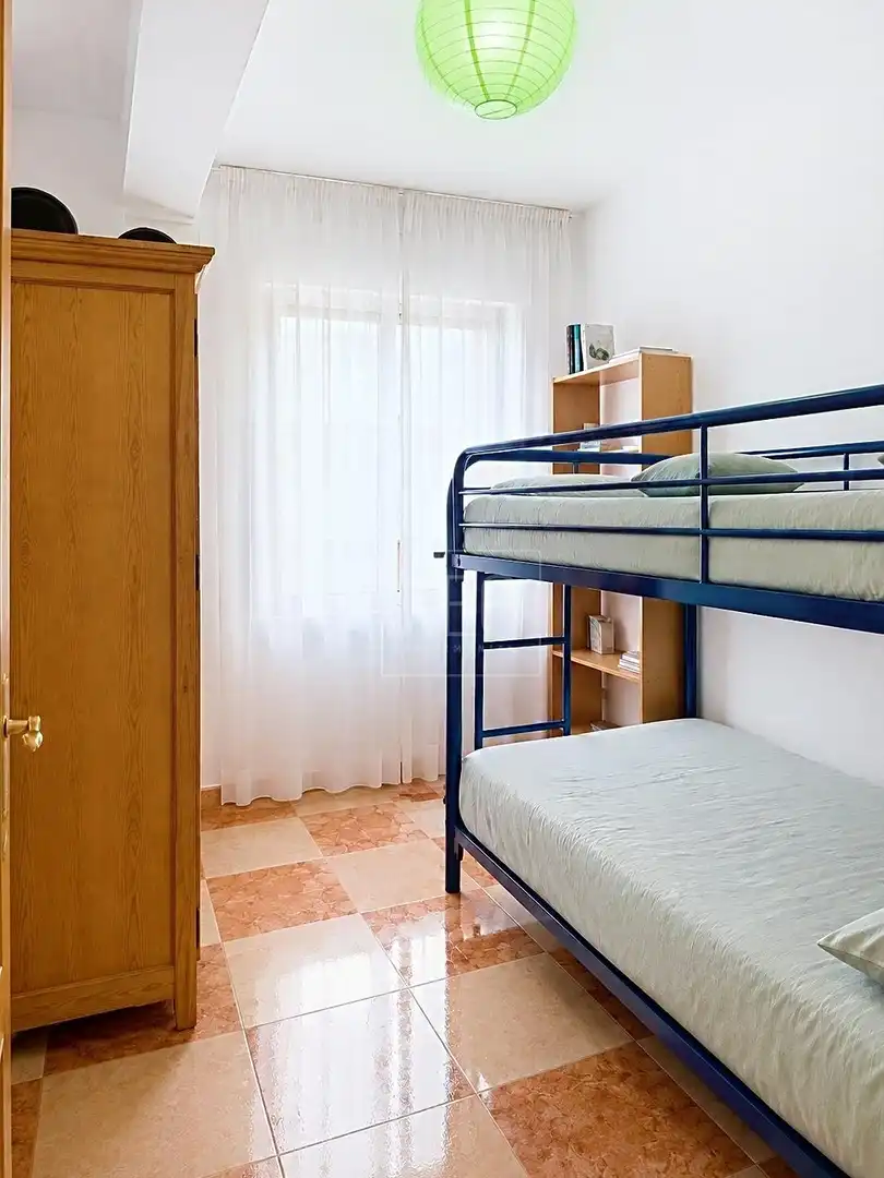 Dormitori de Pis en venda en Granada amb Aire condicionat i Balcó
