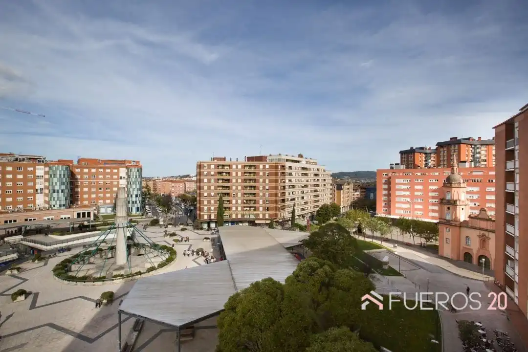 Außenansicht von Wohnung zum Verkauf in Barakaldo  mit Terrasse, Abstellraum und Möbliert