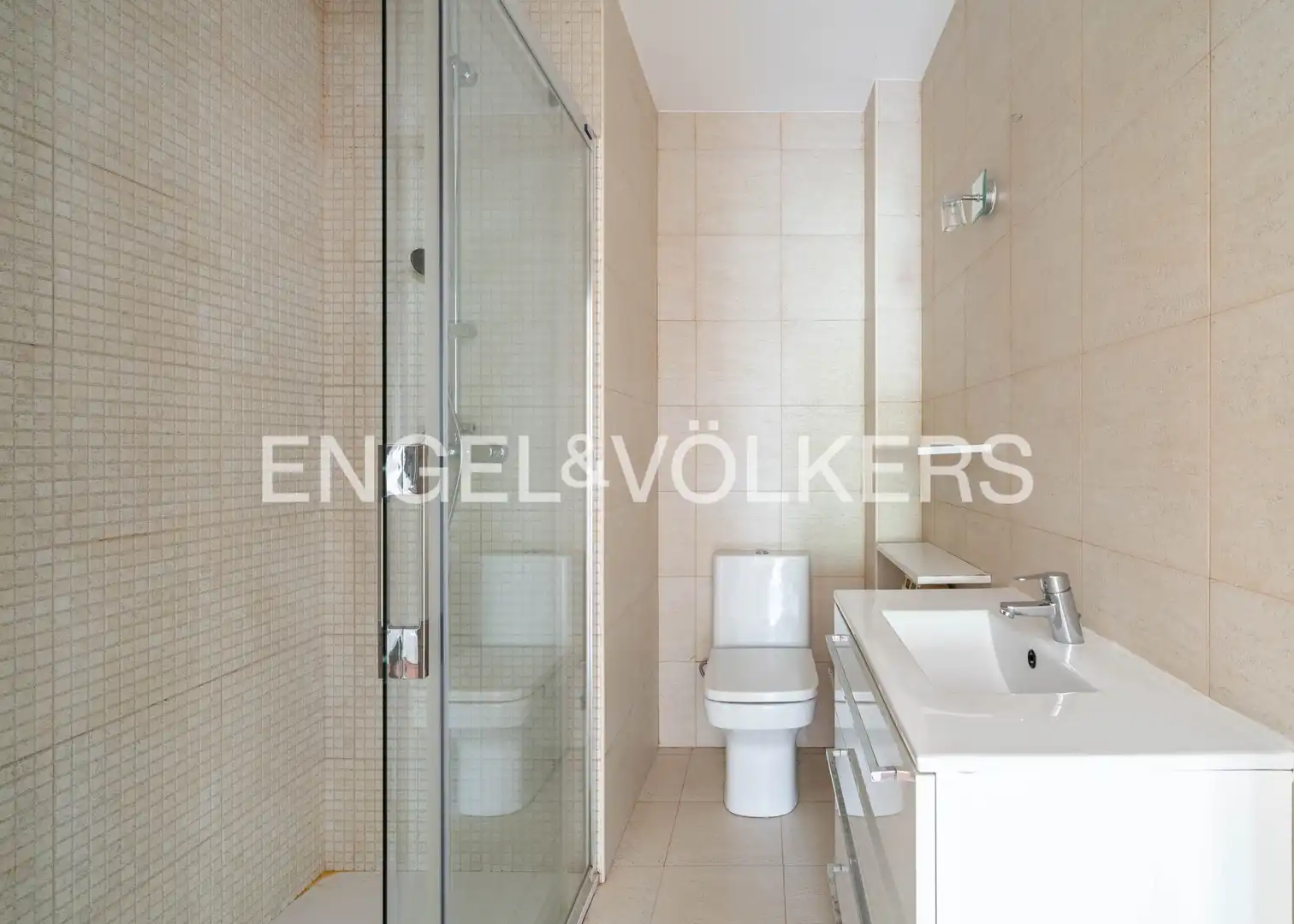 Baño de Piso en venta en Santander con Calefacción, Terraza y Balcón