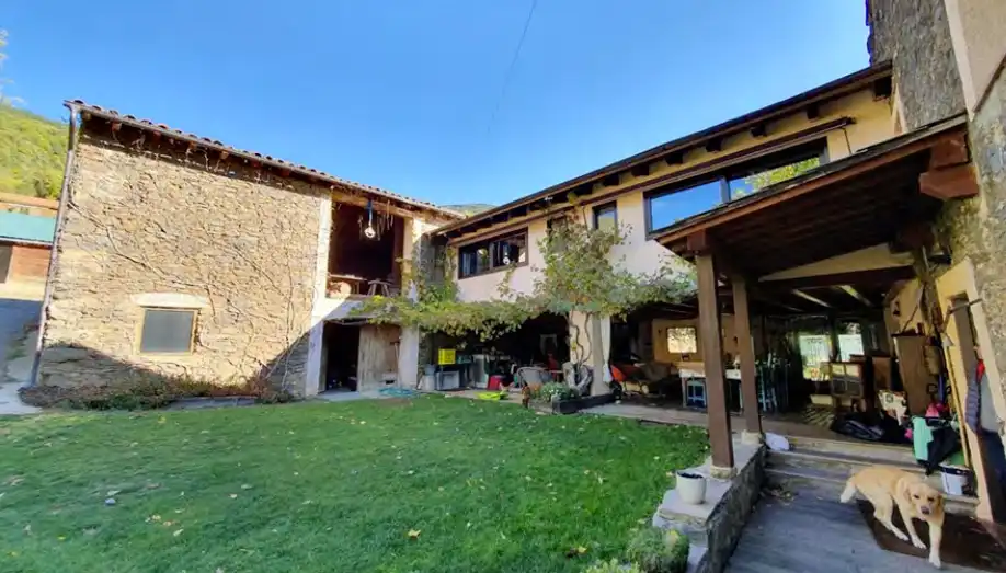 Casa rústica con piscina en venta en Planoles