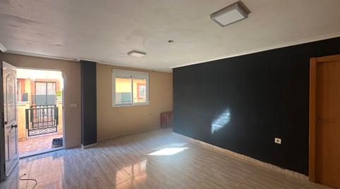 Foto 2 de Casa adosada de lloguer a Calle Salvador Dalí, Redován, Alicante