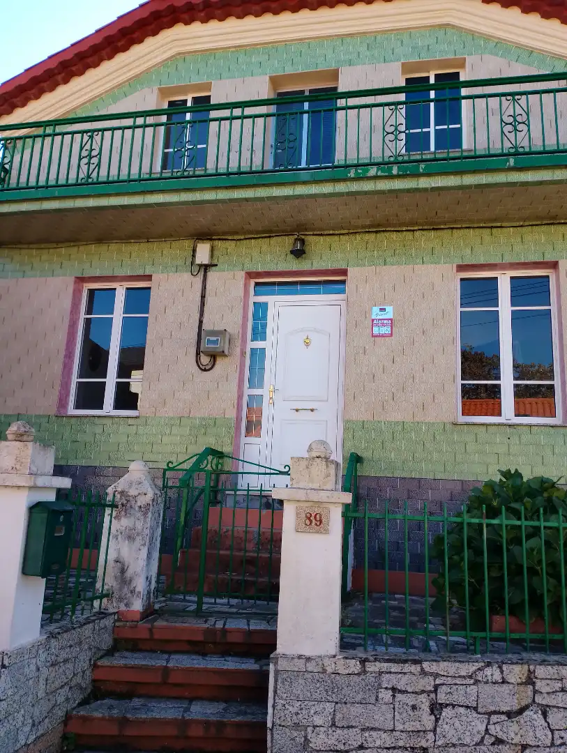 Vista exterior de Casa o xalet en venda en Ribeira amb Calefacció, Jardí privat i Terrassa