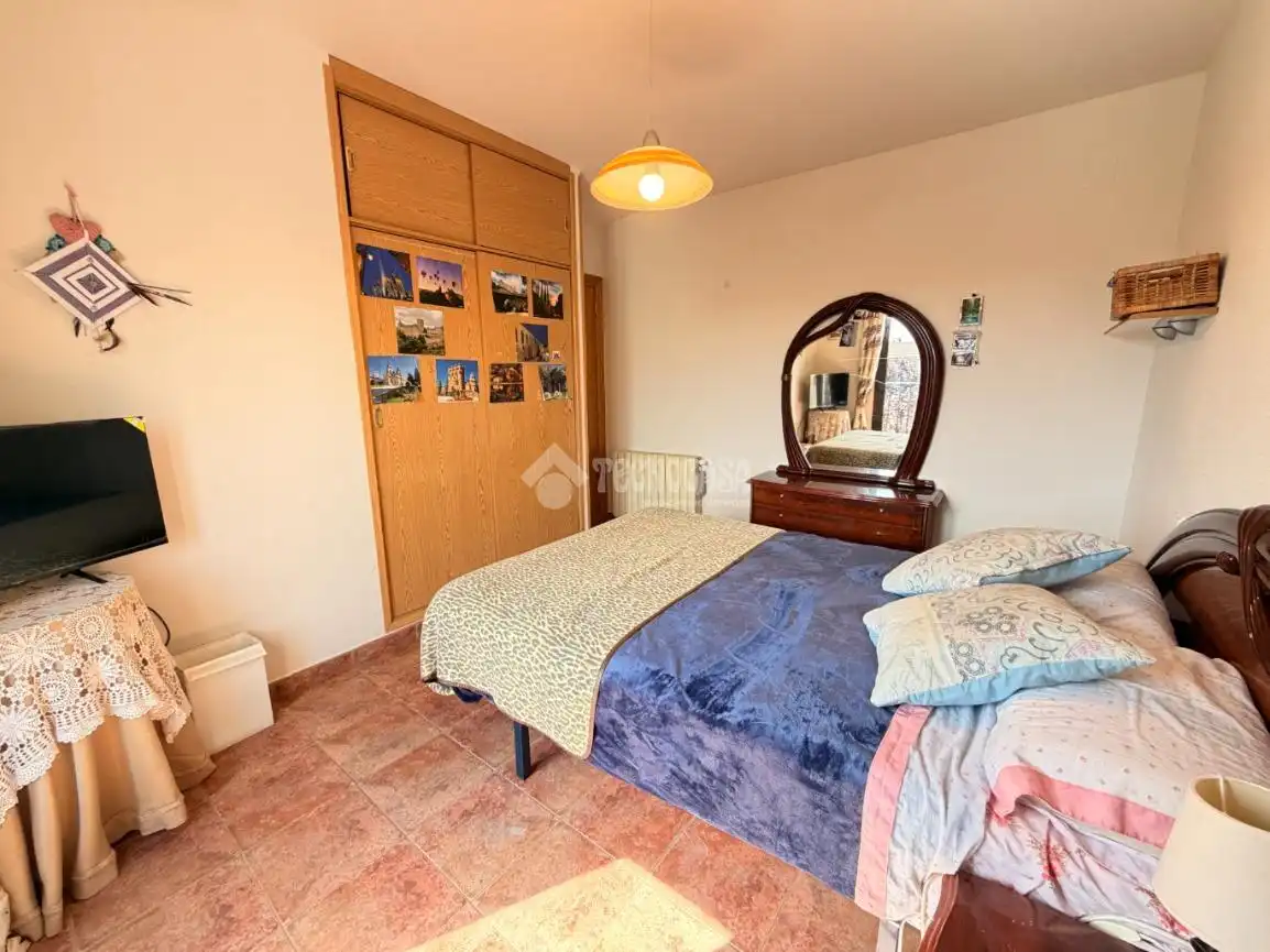 Habitación de Casa adosada en venta en Segovia con Calefacción