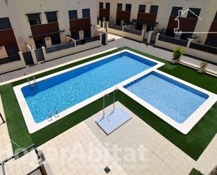 Piscina de Casa adosada en venda en Castellón de la Plana / Castelló de la Plana amb Aire condicionat, Calefacció i Terrassa