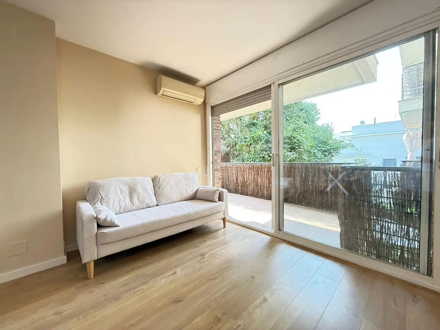 Balcony of Flat for rent in Sant Cugat del Vallès  with Air Conditioner, Heating and Parquet flooring