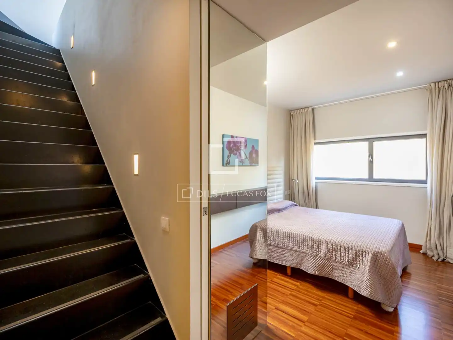 Bedroom of Attic for sale in Barcelona  with Air Conditioner, Parquet flooring and Terrace