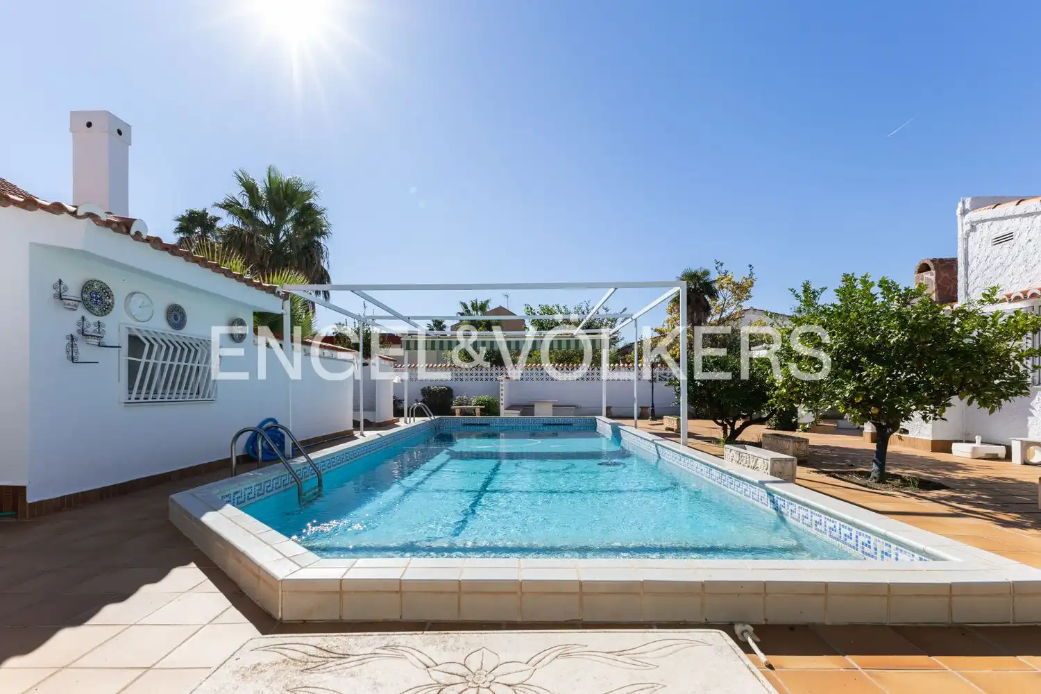 Piscina de Casa o xalet en venda en Sagunto / Sagunt amb Aire condicionat, Calefacció i Jardí privat