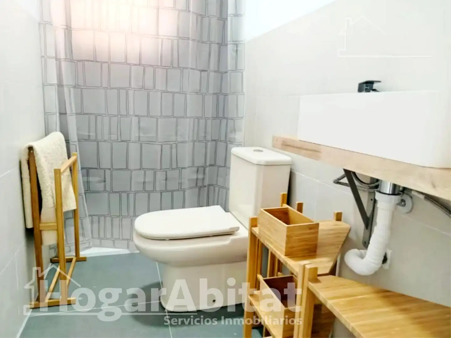 Baño de Piso en venta en Torrent con Trastero, Amueblado y Balcón