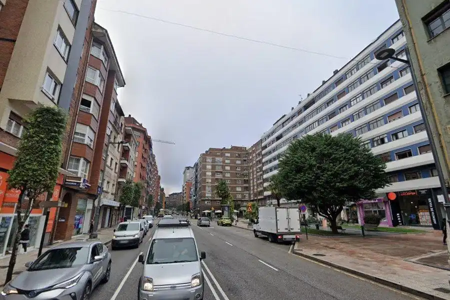 Vista exterior de Pis en venda en Oviedo  amb Calefacció
