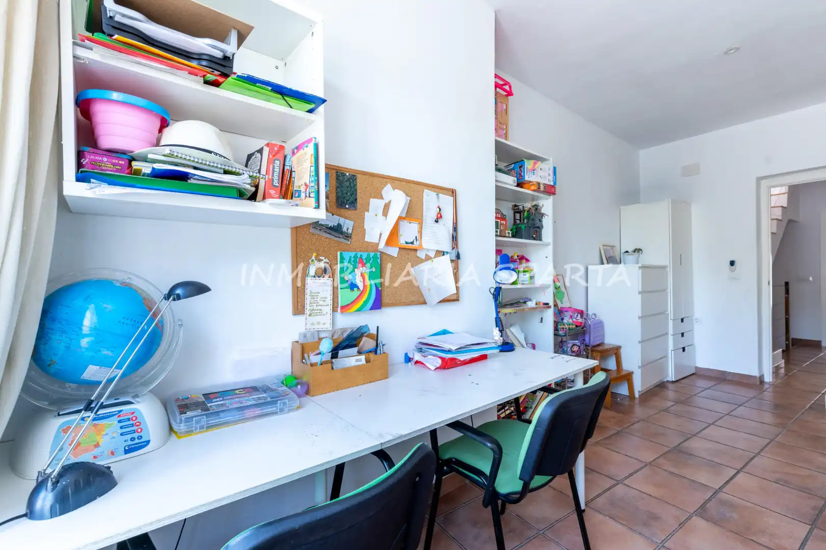 Casa adosada en venta en Gelves con Terraza, Horno y Lavadora