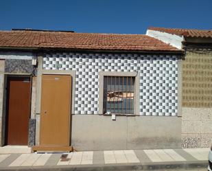 Vista exterior de Casa adosada en venda en Puertollano