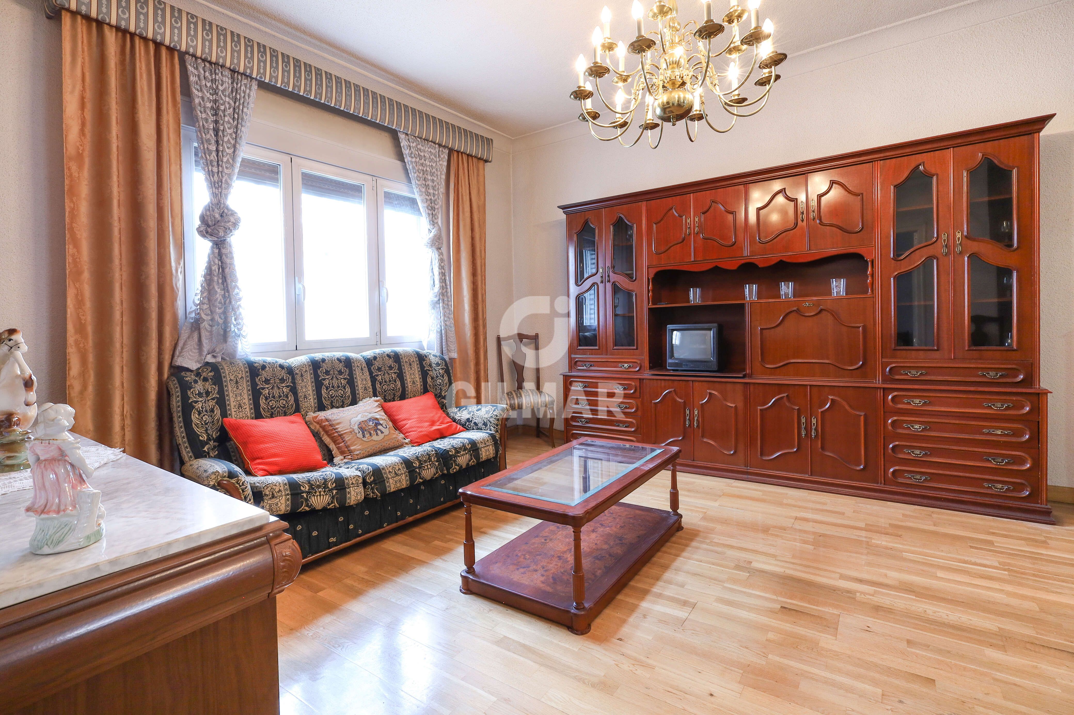 Sala de estar de Piso en venta en  Madrid Capital con Calefacción y Trastero