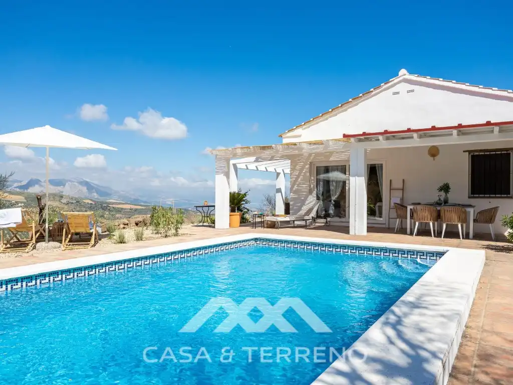 Vista exterior de Finca rústica de lloguer en Colmenar amb Piscina