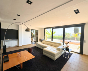 Sala d'estar de Casa o xalet en venda en Castellví de la Marca amb Calefacció, Jardí privat i Terrassa