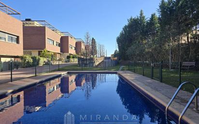 Vista exterior de Casa o xalet en venda en Canovelles amb Calefacció, Terrassa i Traster