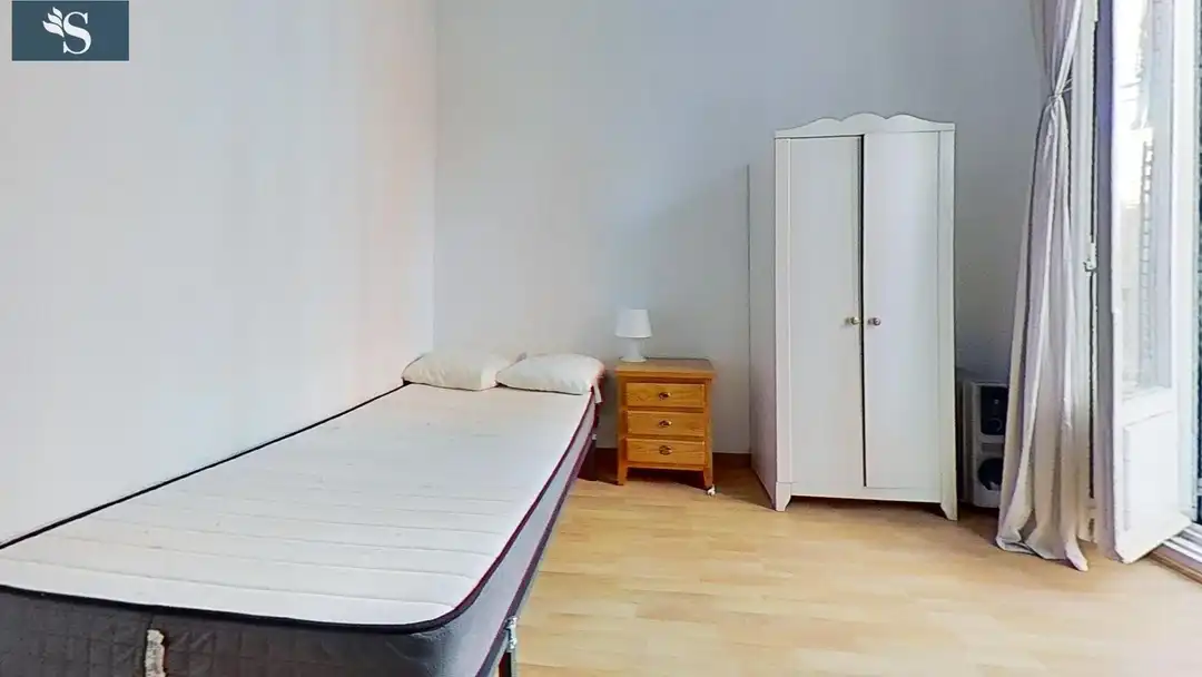 Habitación de Apartamento de alquiler en Madrid con Balcón y Alarma
