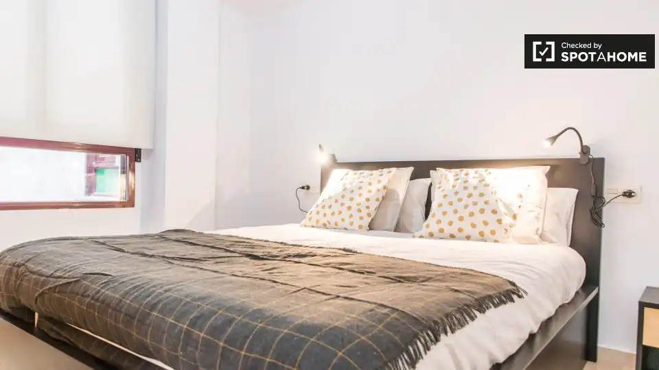 Bedroom of Flat for rent in Valencia  with Air Conditioner, Heating and Furnished