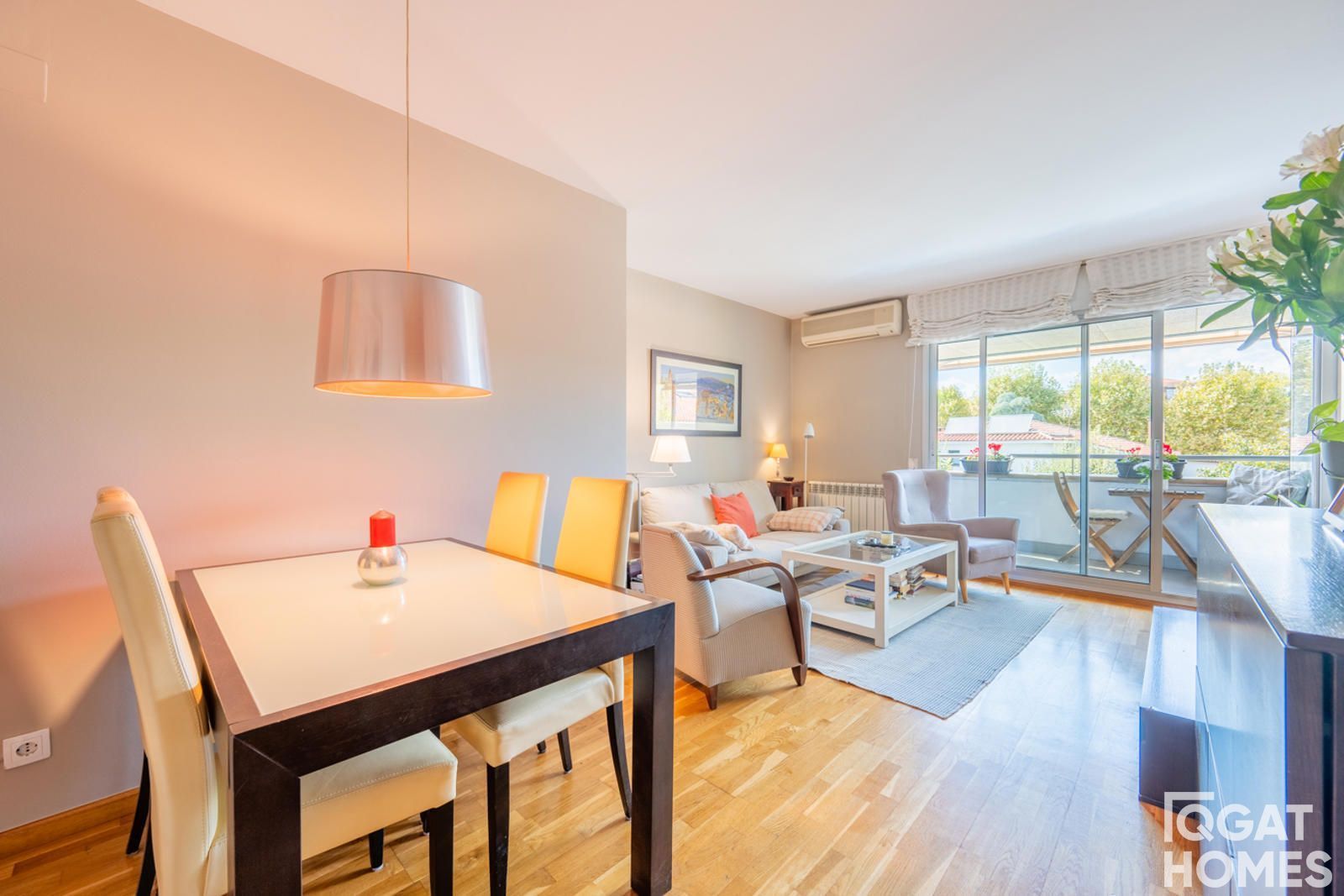Living room of Flat for sale in Sant Cugat del Vallès  with Air Conditioner, Heating and Terrace