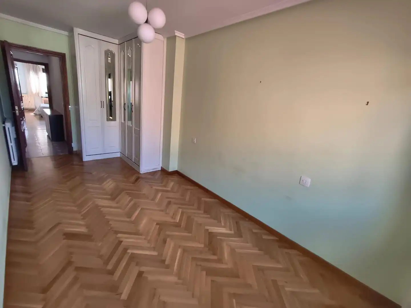 Dormitori de Pis en venda en Ponferrada amb Calefacció, Parquet i Terrassa