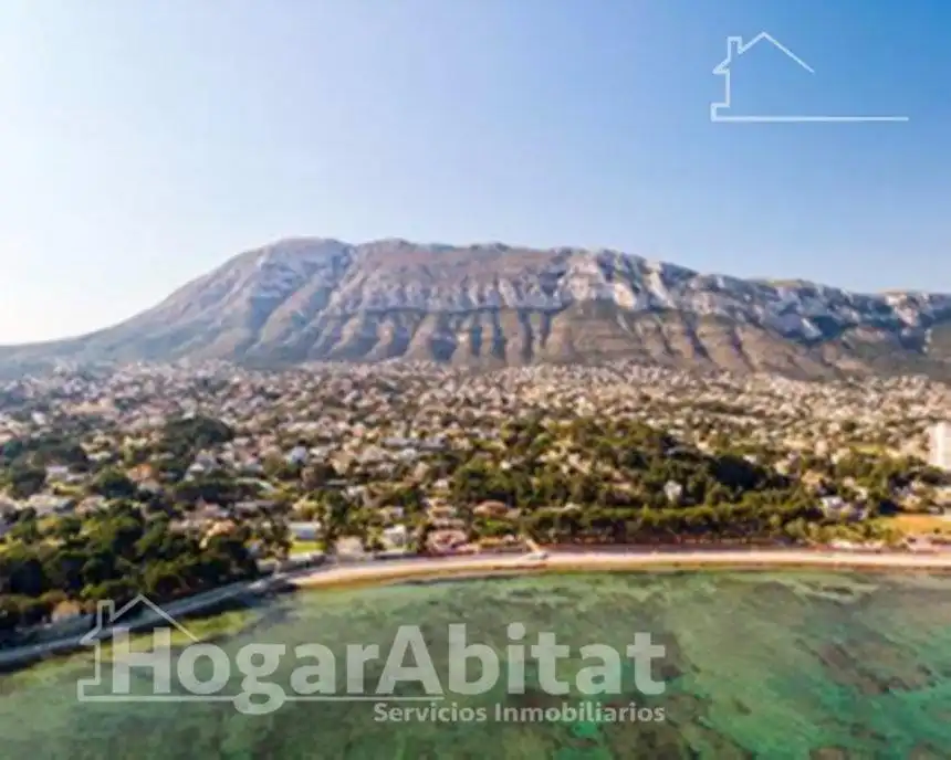 Vista exterior de Àtic en venda en Dénia amb Calefacció, Jardí privat i Terrassa
