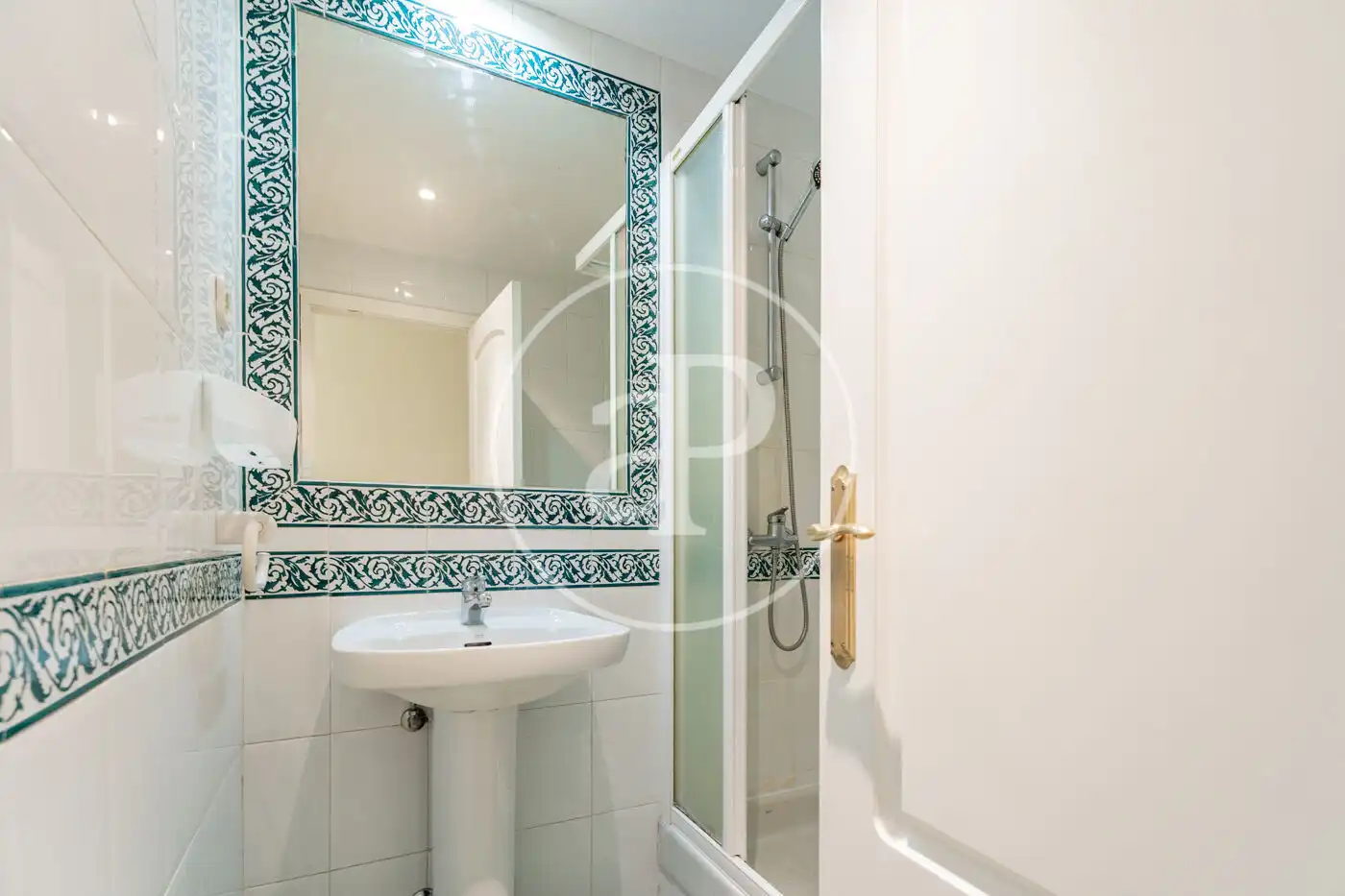 Baño de Piso de alquiler en Madrid con Aire acondicionado, Calefacción y Jardín privado