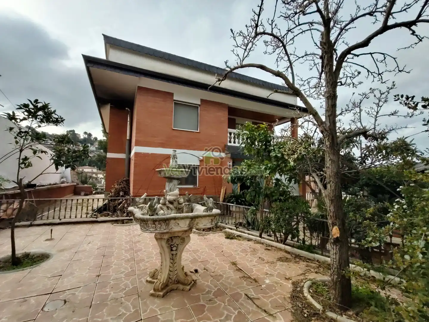Vista exterior de Casa o xalet en venda en Cerdanyola del Vallès amb Calefacció, Jardí privat i Parquet