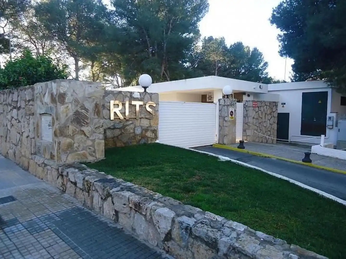 Flat for sale in Salou  with Air Conditioner and Community pool