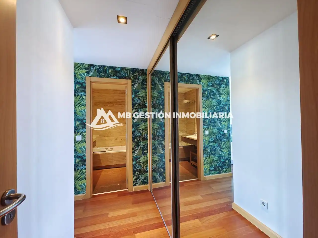 Bedroom of Attic for sale in Fuenlabrada  with Air Conditioner, Heating and Private garden