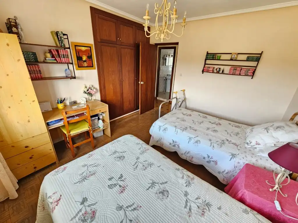 Dormitori de Casa o xalet en venda en Castrillón
