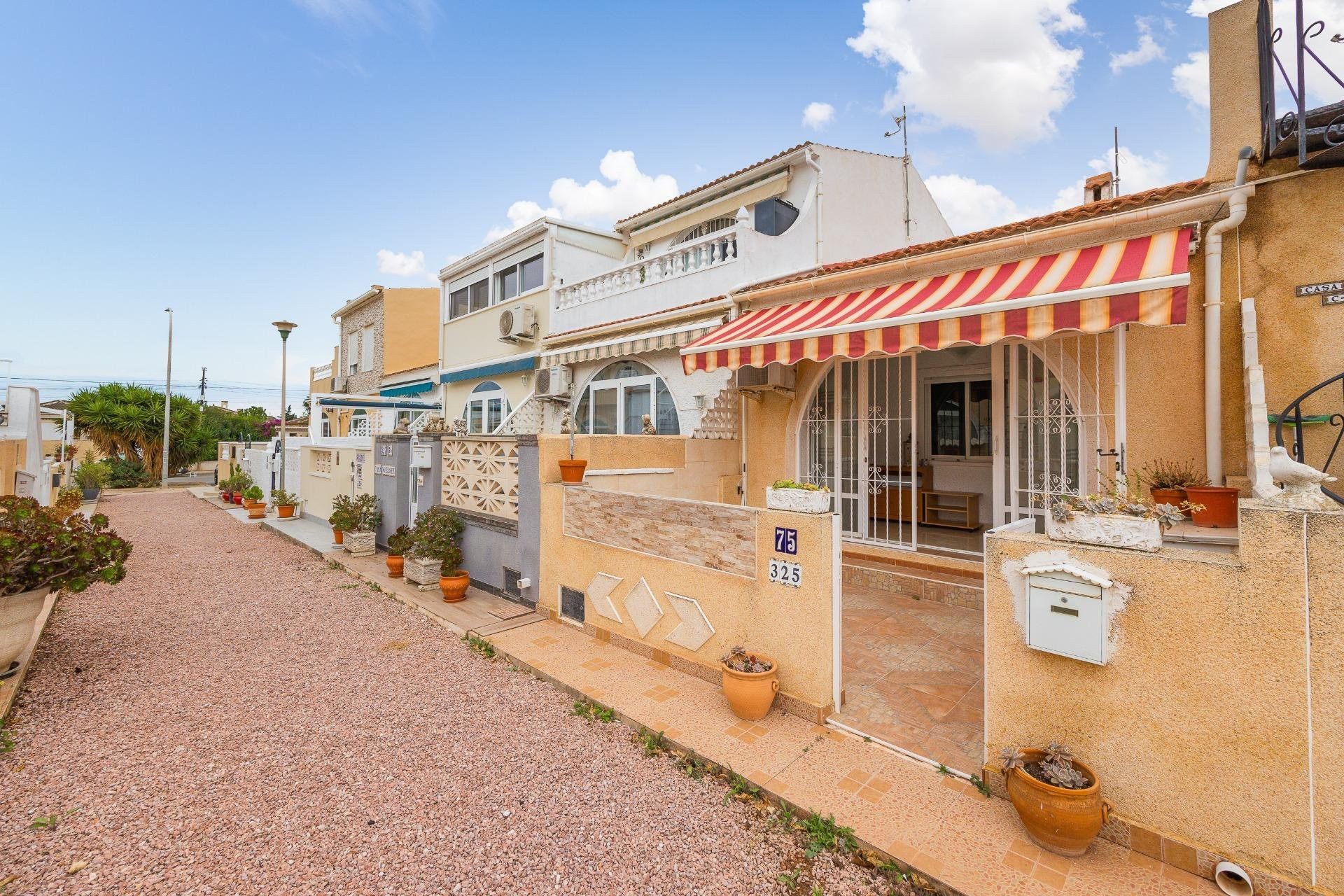 Vista exterior de Finca rústica en venta en Torrevieja con Jardín privado y Amueblado