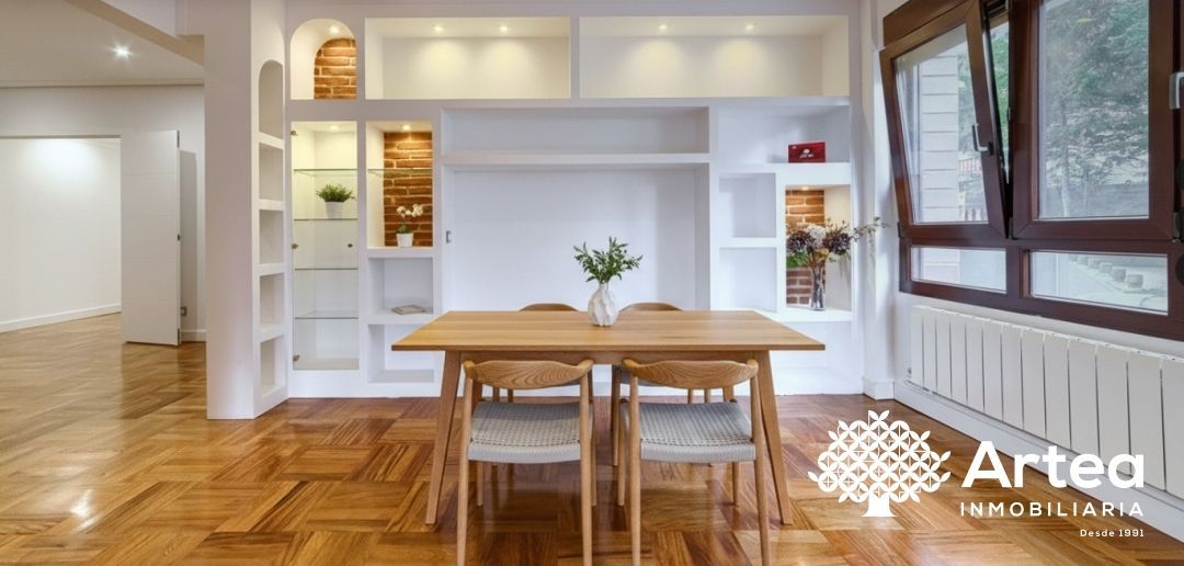 Menjador de Pis en venda en Bilbao  amb Calefacció, Terrassa i Traster