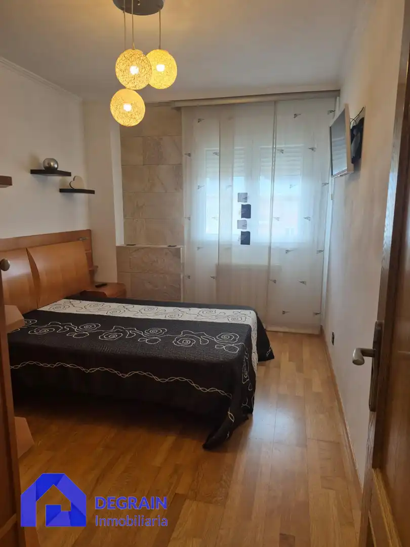 Dormitori de Pis de lloguer en Oviedo  amb Calefacció, Terrassa i Traster