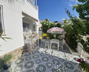 Jardí de Casa o xalet de lloguer en Torrevieja amb Aire condicionat, Terrassa i Piscina