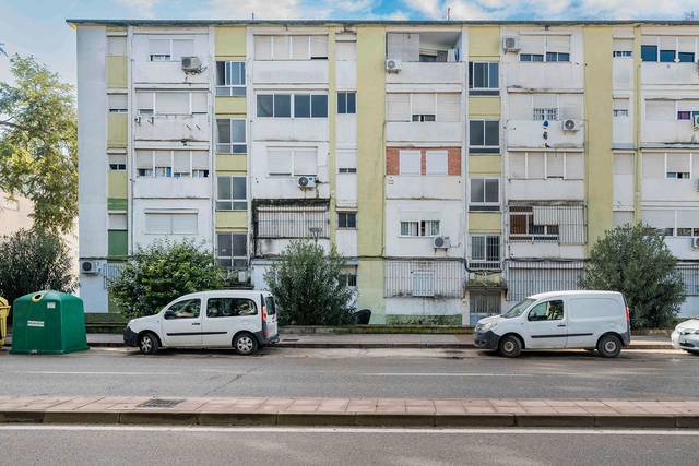 Piso en Venta en C/ Blas Infante en Puertas del sur - Guadabajaque