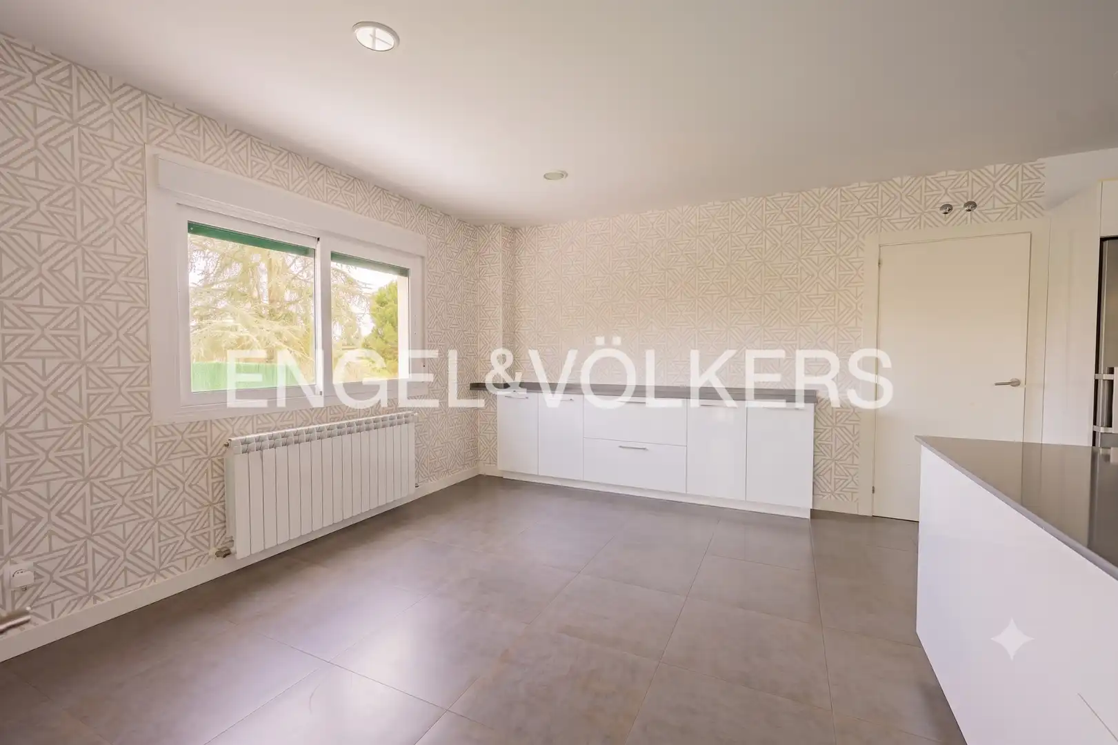 Sala de estar de Casa adosada de alquiler en Tres Cantos con Aire acondicionado, Calefacción y Jardín privado