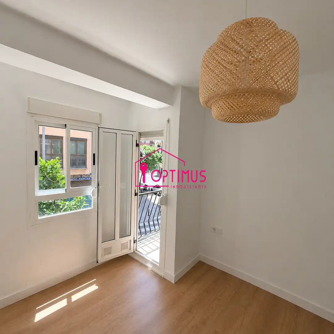 Bedroom of Apartments for sale in Valencia  with Air Conditioner, Oven and Balcony