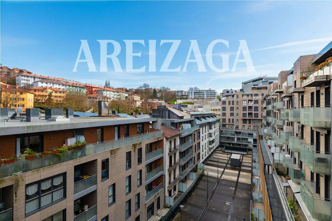 Vista exterior de Apartament en venda en Donostia - San Sebastián  amb Calefacció, Terrassa i Traster