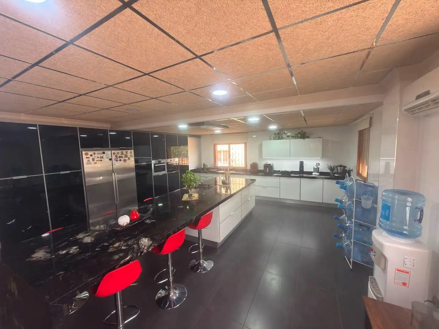 Cuina de Casa o xalet en venda en Alicante / Alacant amb Aire condicionat, Calefacció i Jardí privat