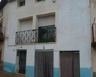 Vista exterior de Casa o xalet en venda en Acered amb Jardí privat