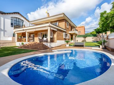 Casa amb piscina en venda a Torrent Ballester