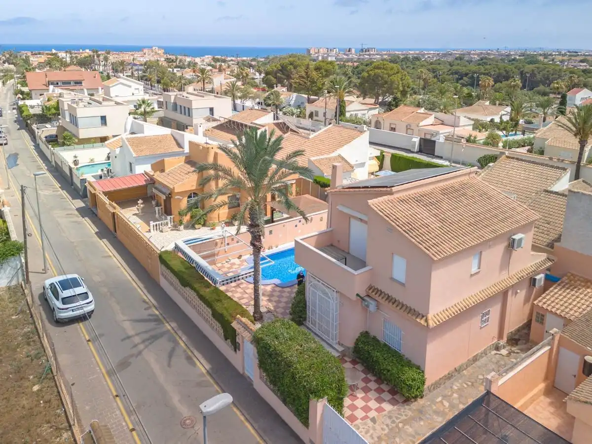 Villa mit Pool zum Verkauf in Mil Palmeras