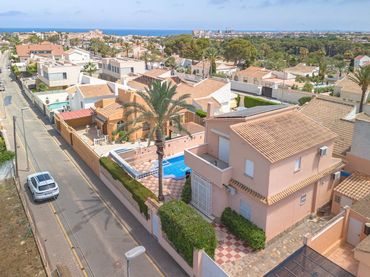 Villa mit Pool zum Verkauf in Mil Palmeras