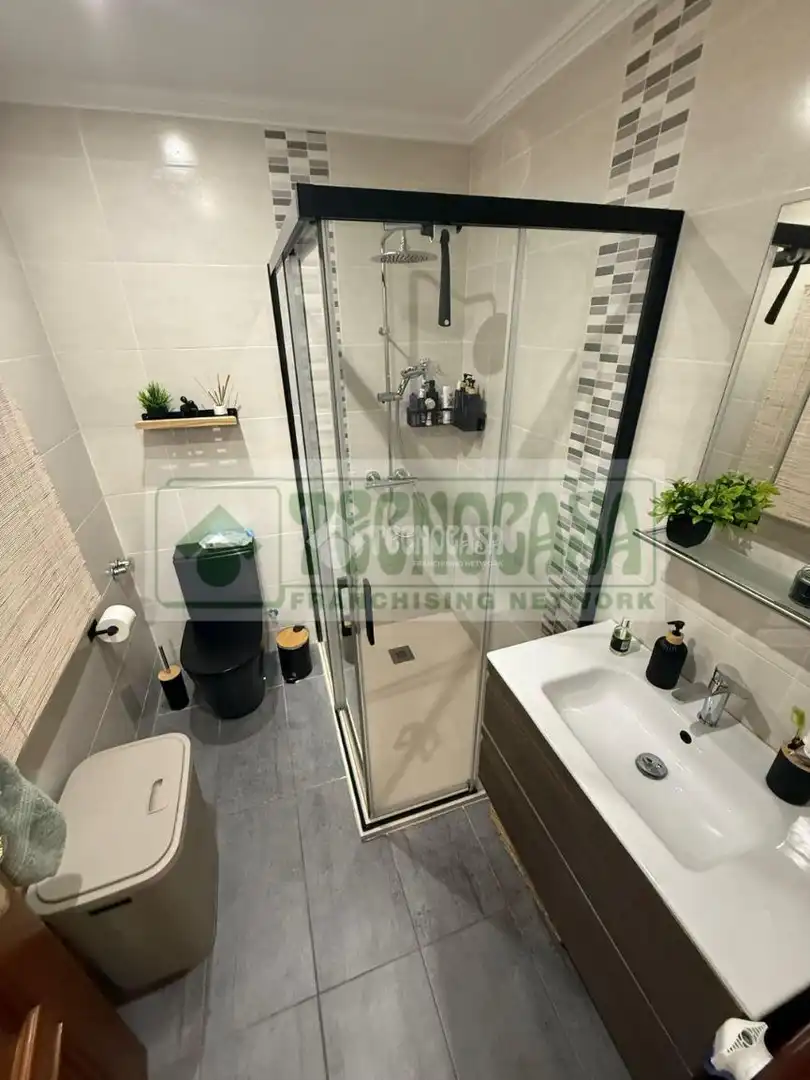 Baño de Piso en venta en Ronda con Calefacción y Balcón